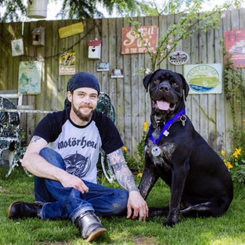 この穏やかな巨人はどのようにして2人の兄弟の命を救った