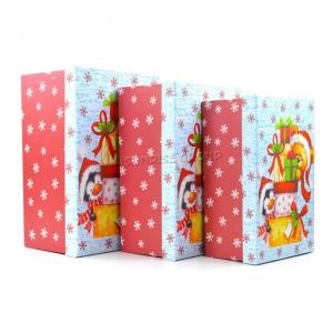 異なるサイズのクリスマスギフトコレクションの紙の梱包ボックス