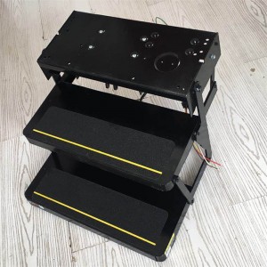 モーターホームと車の電気自動車のrvステップ