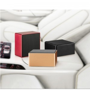 インテリジェントで検出されたミニ車の空気清浄機USBはホルムアルデヒド/ smong / PM2.5 /中古煙/臭い/ほこりを除去するための大気質機能を検出します - ミニ車の空気清浄機