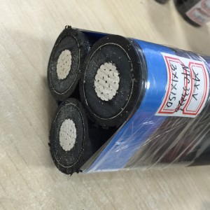 NFC33226- PR XLPEは地下のためのUG MVの送電線12KV 24KV 36KVを絶縁しました