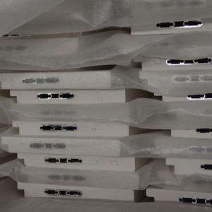 ポリ塩化ビニールシャッター部品を作る