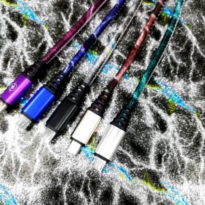 マイクロUSB、タイプC、iPhone電光充電および同期のための輝くPUレザー急速充電ラウンドアルミニウムハウジングUSBケーブル