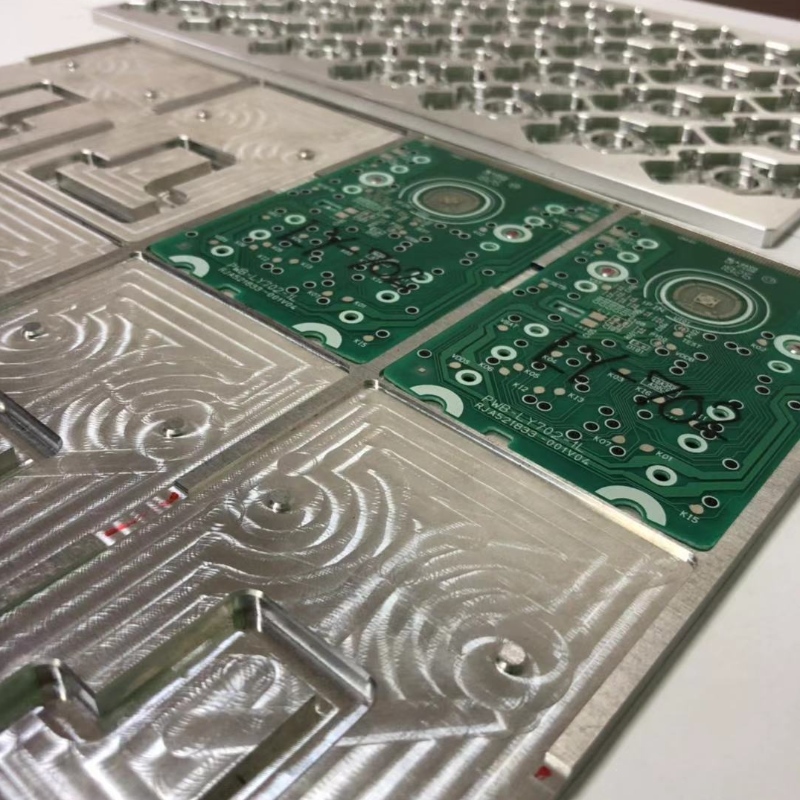 アルミニウムCNCの機械化の部品の電子回路基板の出版物の適合物の据え付け品