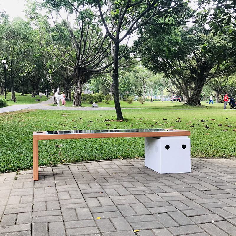 公園および通りのための太陽動力を与えられたスマートな屋外用家具の金属の庭のベンチの座席