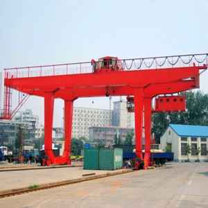 U字型2桁ガントリークレーン