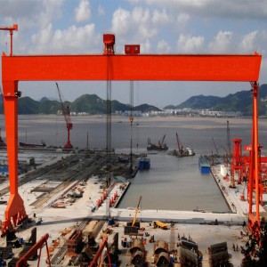 造船用二重桁ガントリークレーン