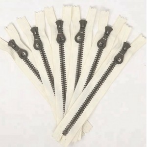 プラスチックジッパークローズドエンドファッションRIRI歯鍵穴のある引き手の自動ロックスライダー9