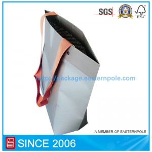 カスタムデザインの高級ブランドの衣料品の買い物袋