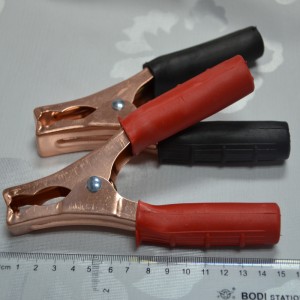 B01バッテリークランプ