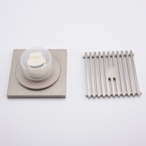 ガレージフロアドレンカバーを真鍮