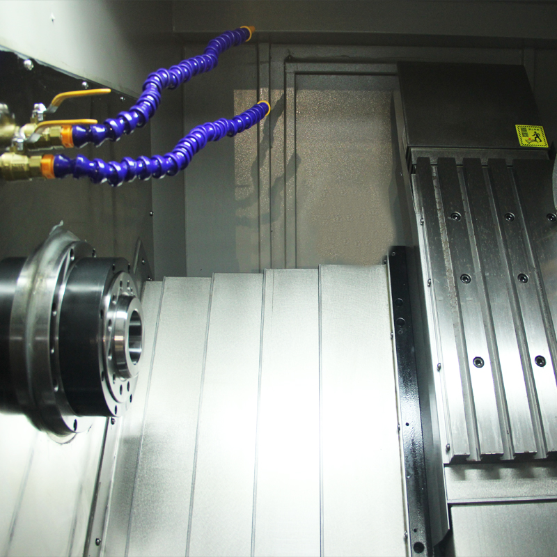 CNC機械は切削工具を組み立てますフライスヘッドを追加できます