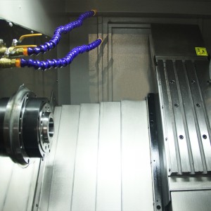 サイドミリングまたはエンドミリングを備えたロングトラベルCNC旋盤