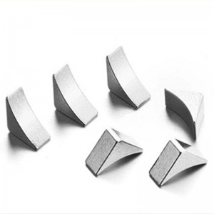 交互の永久磁石