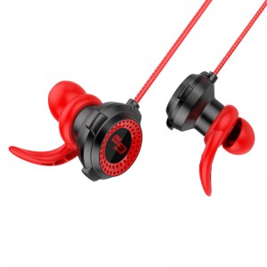 取り外し可能なマイク付き携帯電話とゲーミングヘッドフォンを使用したコンピューターを備えたEスポーツ