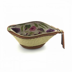 編まれた化粧品袋