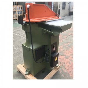 革靴とバッグに再構築されたATOMカッティングプレス機を使用