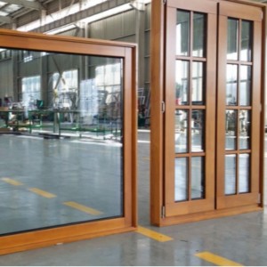 アルミ製の湾と弓の窓