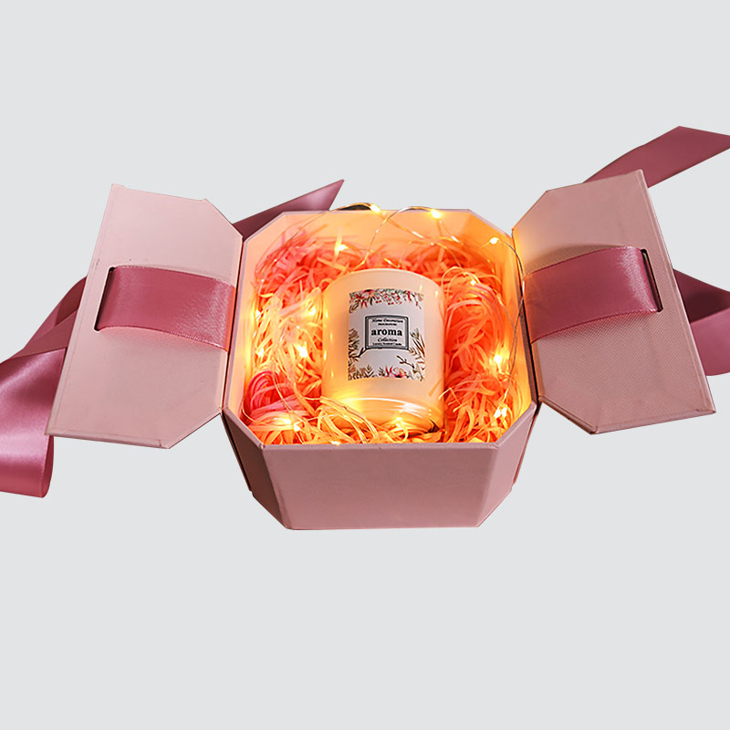 ピンクの甘いちょう結びのギフトボックス型フラップキャンドルカップチョコレート絶妙なギフトボックス