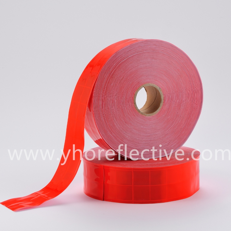 Y - 8005反射PVCテープ