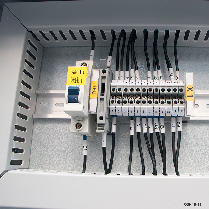 24 kV SF 6ガス絶縁リング主スイッチ装置