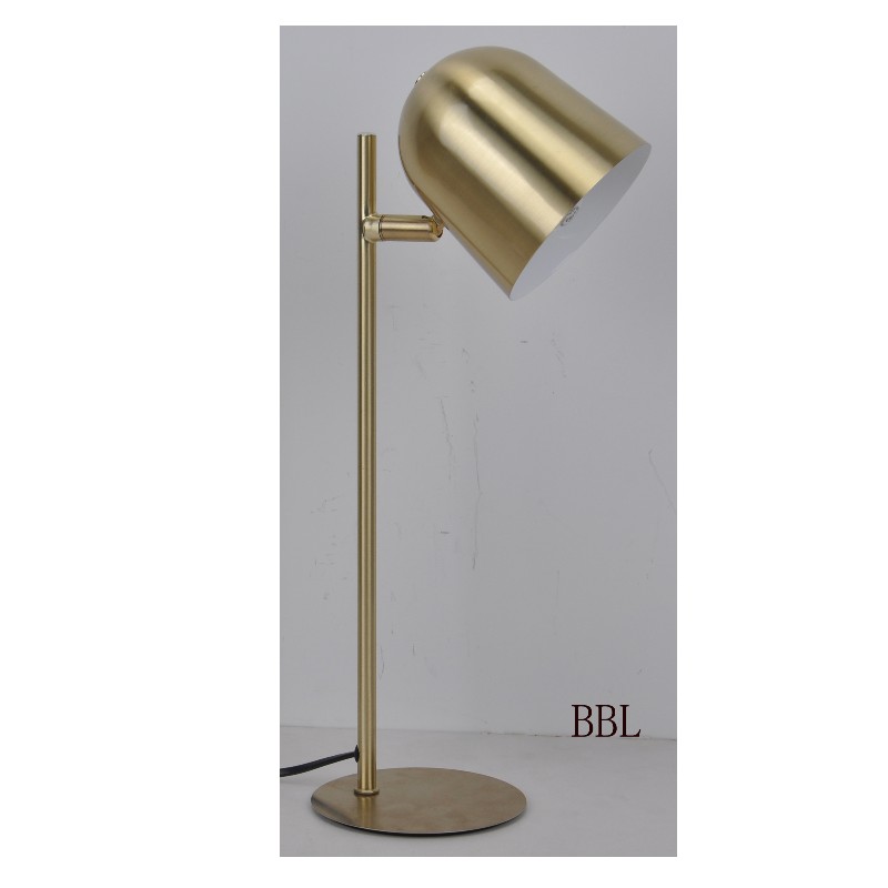 回転可能なメタルシェード付きテーブルランプ