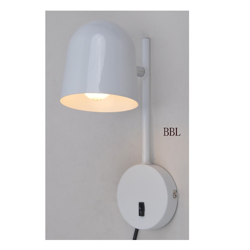 回転可能なメタルシェード付きウォールランプ