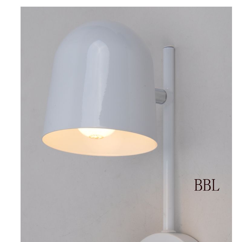 回転可能なメタルシェード付きウォールランプ