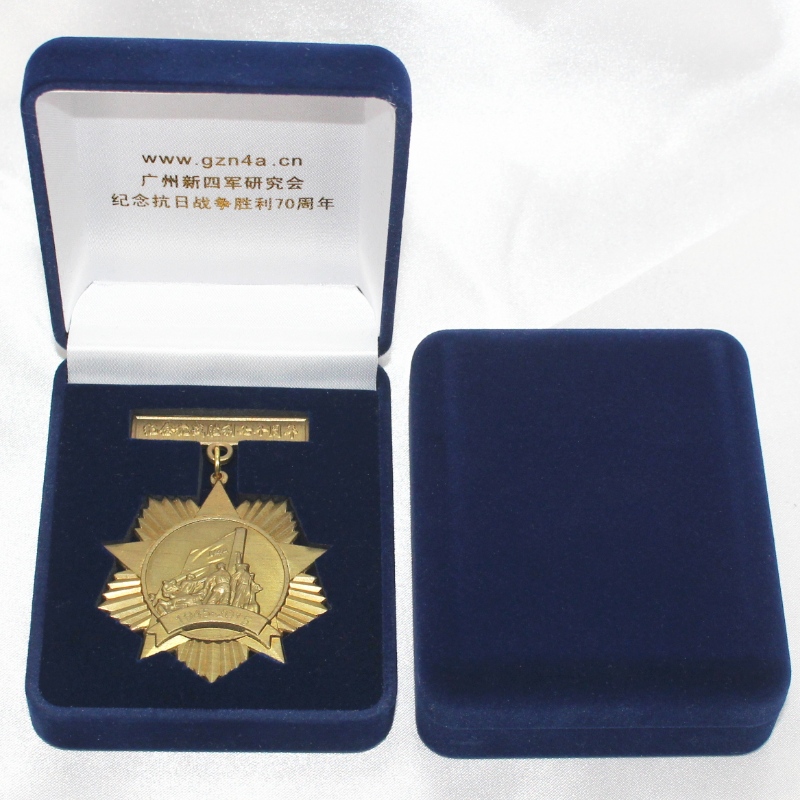 コイン、ネックレス＆バッジ、MMのラウンド形のビロードボックス。75 * 95 * 32 mm、重さ約65 g