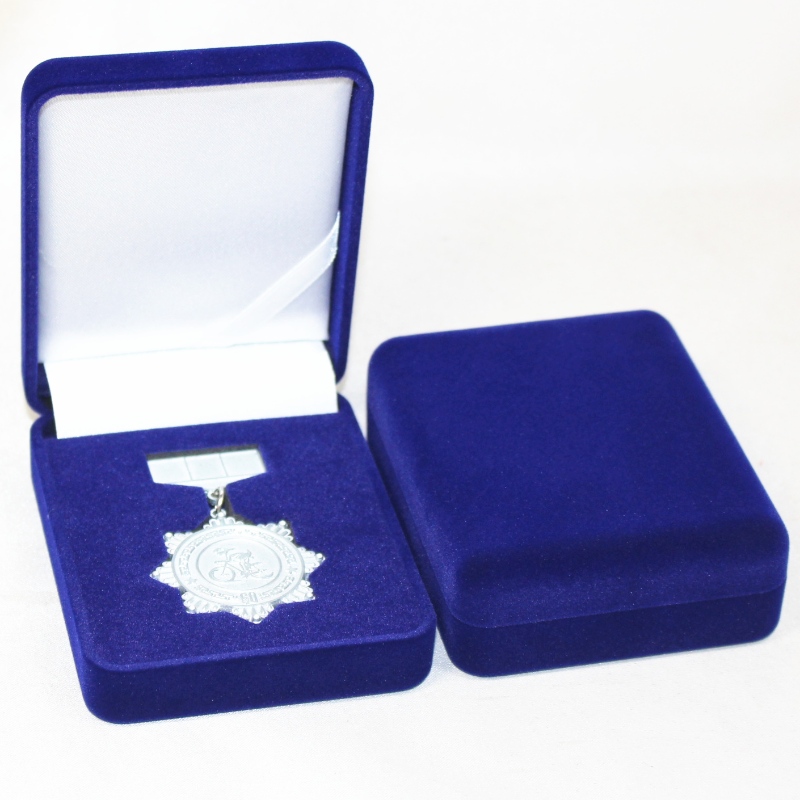 コイン、ネックレス＆バッジ、MMのラウンド形のビロードボックス。75 * 95 * 32 mm、重さ約65 g