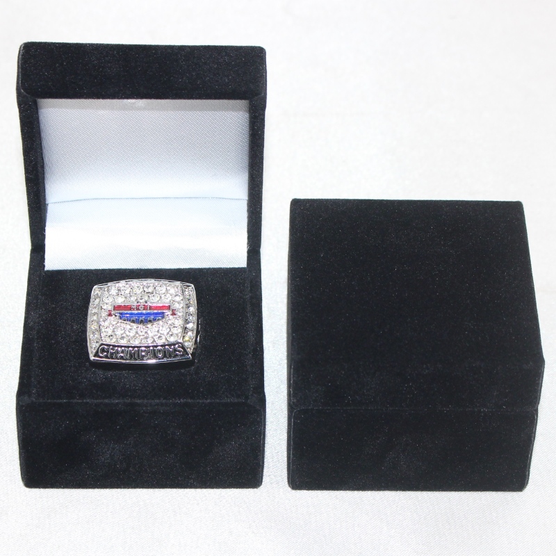 アイテムV-08直径25-38 mmのコイン、バッジ、大きなリングなどのmmの正方形のフランネルボックス。 60 * 60 * 48、重量約63g