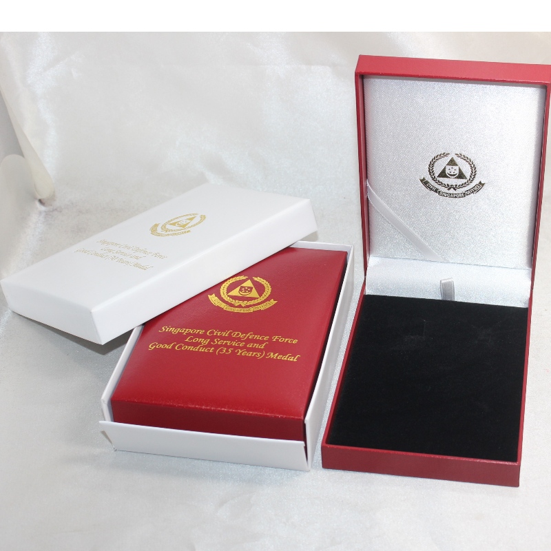 アイテムV-15S 75 * 120 mmメダル、コイン、バッジなど用の長方形レザーレットペーパーボックス。mm。 97 * 143 * 34、重量約170g