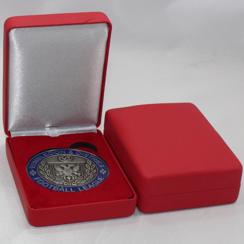 アイテムT-03メダルボックス。フランネルまたはPUレザーで覆われており、35〜50 mmのコイン、バッジ、小メダルなどを収納できます。mm.70* 91 * 35mm、重量約92g