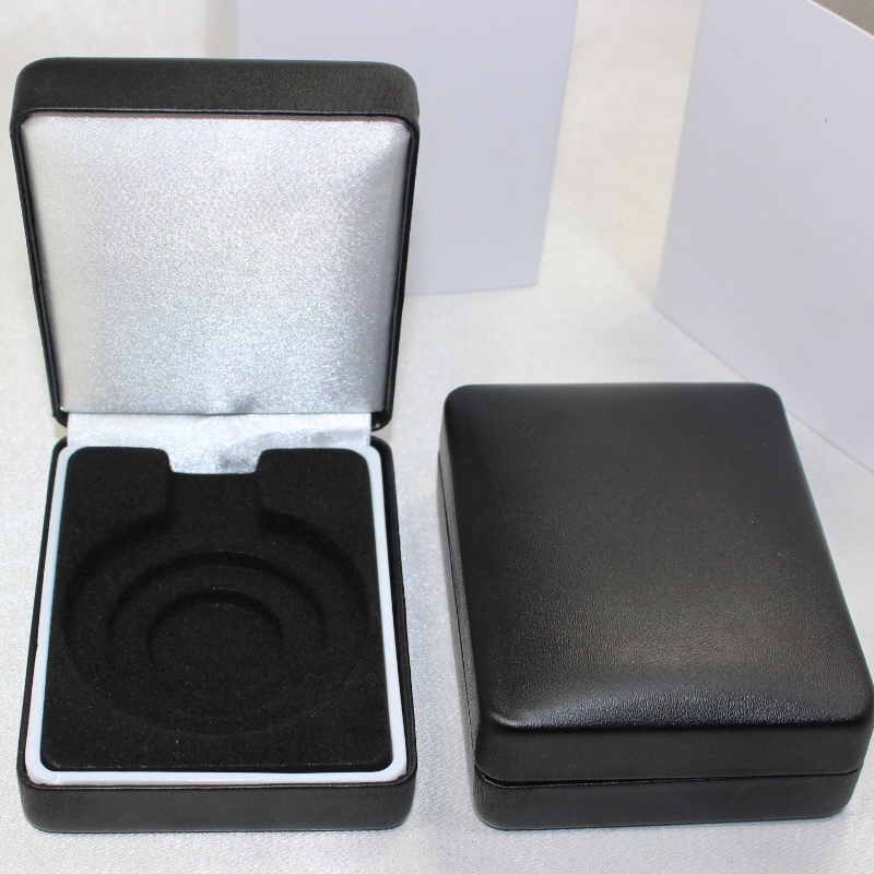 アイテムT-03メダルボックス。フランネルまたはPUレザーで覆われており、35〜50 mmのコイン、バッジ、小メダルなどを収納できます。mm.70* 91 * 35mm、重量約92g