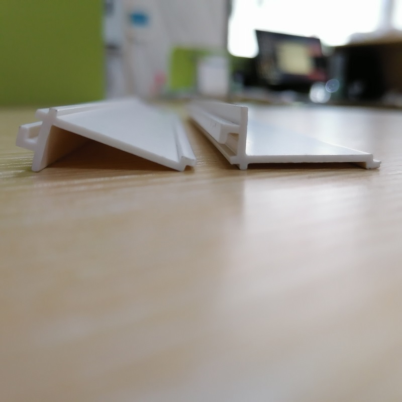 建物の装飾のためのpvclチャネルプロファイルpvcストリップpvcl形状プロファイルの中国メーカー