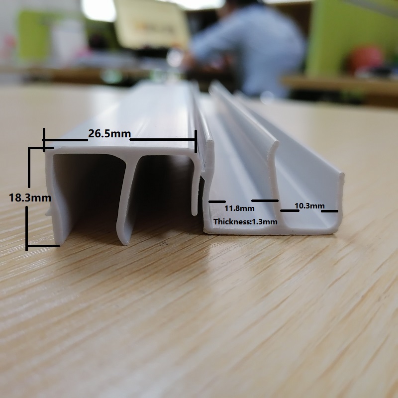 中国のPVCE字型プロファイルPVCチャネルトリムPVCチャネルメーカー