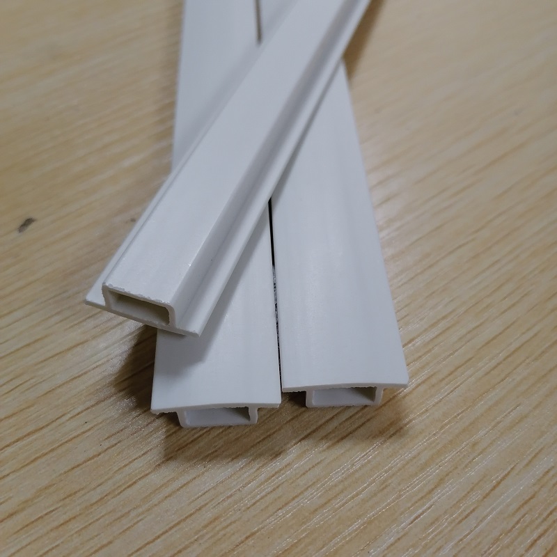 建築材料のためのカスタムPVCストリップPVC中空ストリップ押出プラスチックストリップ