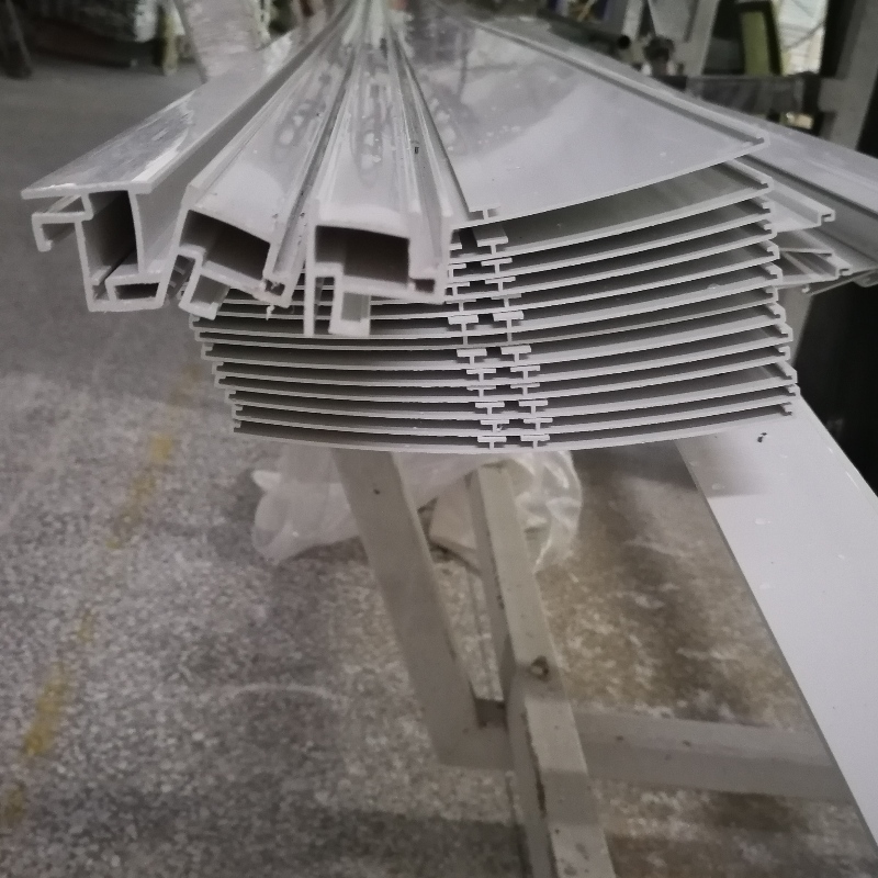 カスタムまたは標準のPVCパイプがさまざまな業界で広く使用されているのはなぜですか？