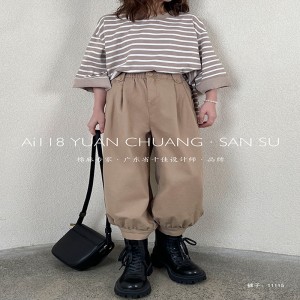 どんな出来事のためにでも合うために合わせられているゆったりした女性のパンツ