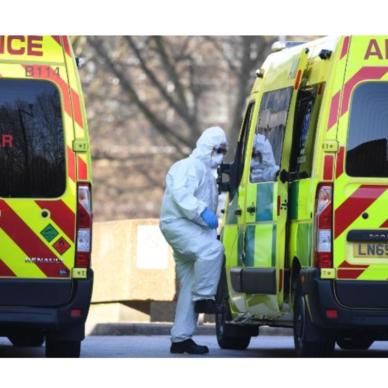 オンタリオ州、カナダは、職員が迫っている医療システムを警告するように留学した滞在を実装しています\\\\ \'collapse \\\\\'