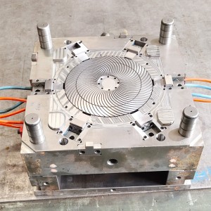 中国工場高品質のカスタマイズされたプラスチック射出成形金型