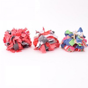 布のおもちゃのボール