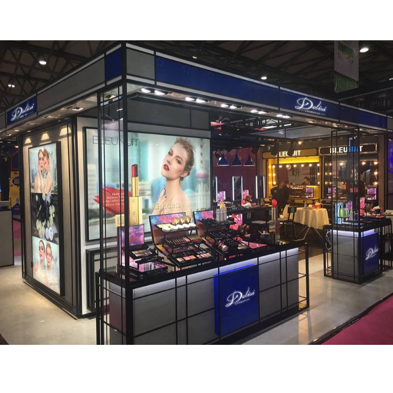 新しいショーケースを開けました