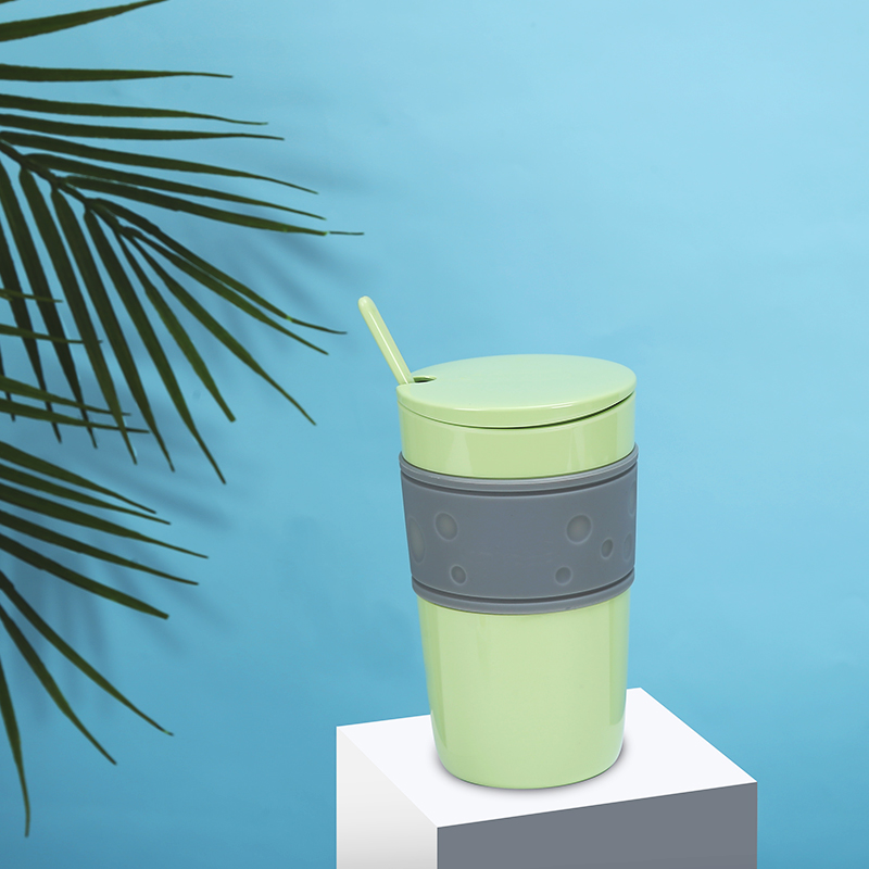 蓋付きのエココーヒーカップ