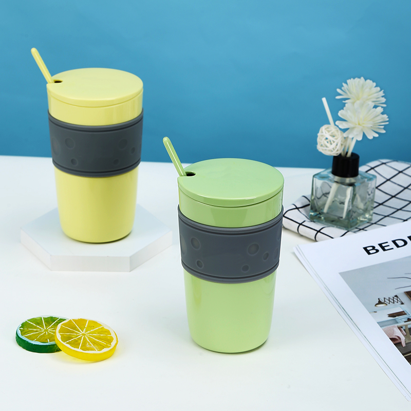 蓋付きのエココーヒーカップ