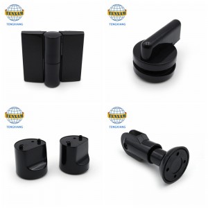 セットトイレの四室のトイレの隔離金具