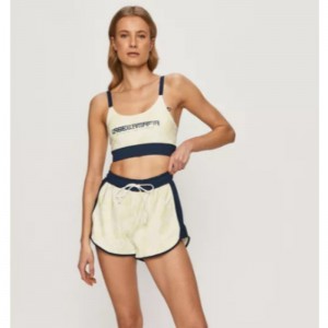 ラウンドネックラインエラスティックスポーツスーツ