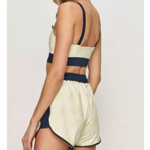 ラウンドネックラインエラスティックスポーツスーツ