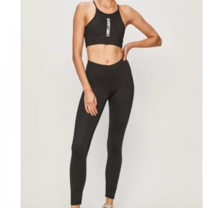 タイトフィットスポーツスーツ