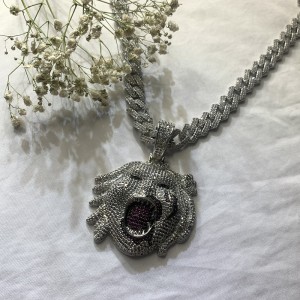 ジルコンペンダントでいっぱいのジョーカー